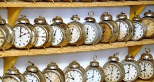 На «Белый дом» в Екатеринбурге повесят неработающие часы