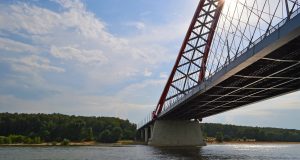 Житель Новосибирска спрыгнул с Бугринского моста и приплыл к острову