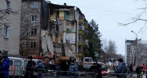 Пять этажей жилого дома обрушились в Ярославле после взрыва газа