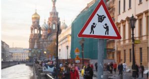 В Петербурге демонтировали дорожный знак «Осторожно, ловцы покемонов»